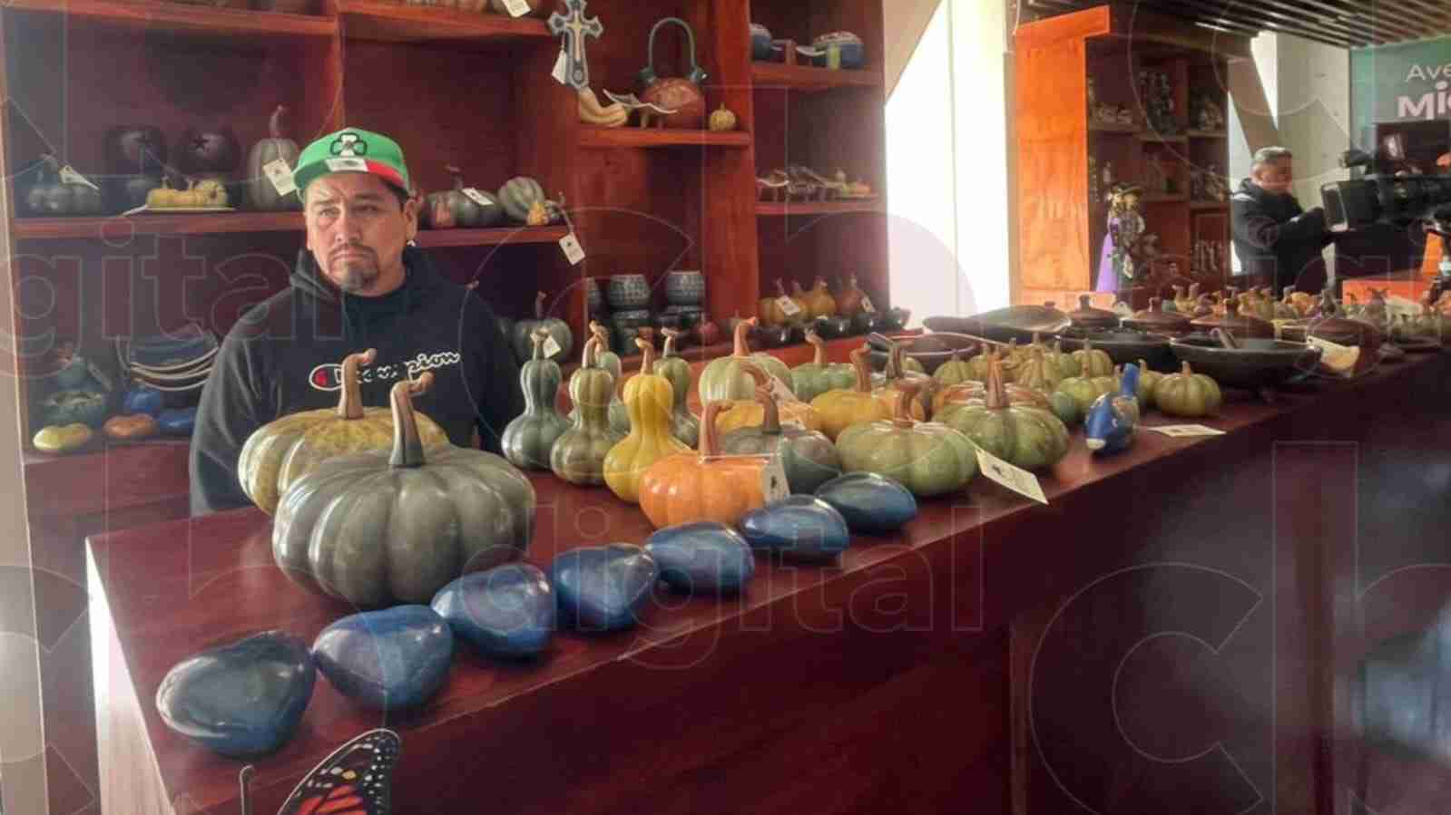 Artesanía bajo la técnica prehispánica bruñido de barro, herencia de la familia Trejo. Artesanía bajo la técnica prehispánica bruñido de barro, herencia de la familia Trejo.