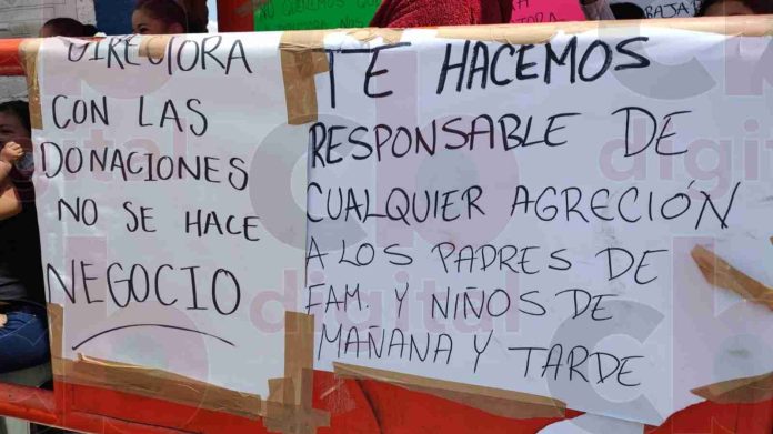 Padres de familia amenazan de tomar las instalaciones de la SEP, en Morelia