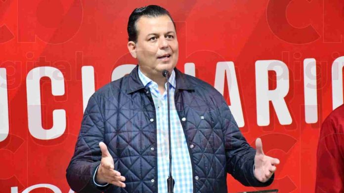 Está totalmente subordinado el poder legislativo al poder ejecutivo: Memo Valencia