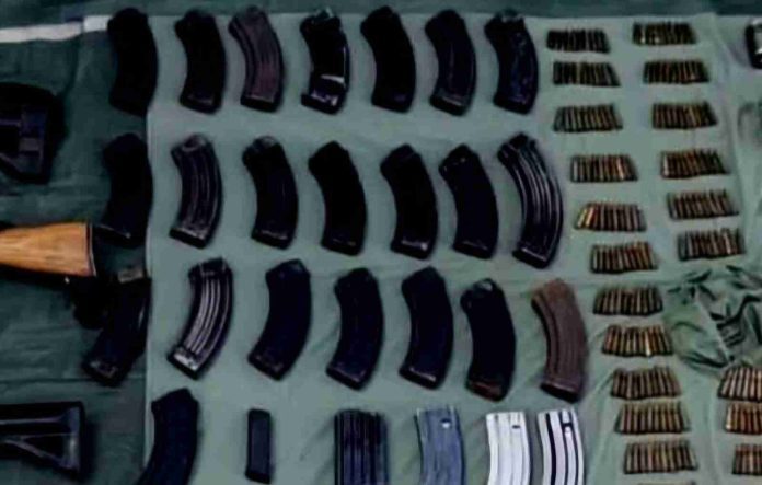 Aseguran arsenal en Parácuaro tras enfrentamiento entre civiles y elementos