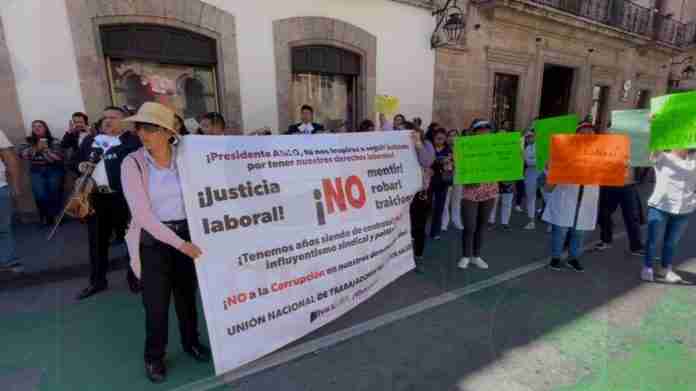 Trabajadores del sector salud también se manifestaron en el Congreso de Michoacán