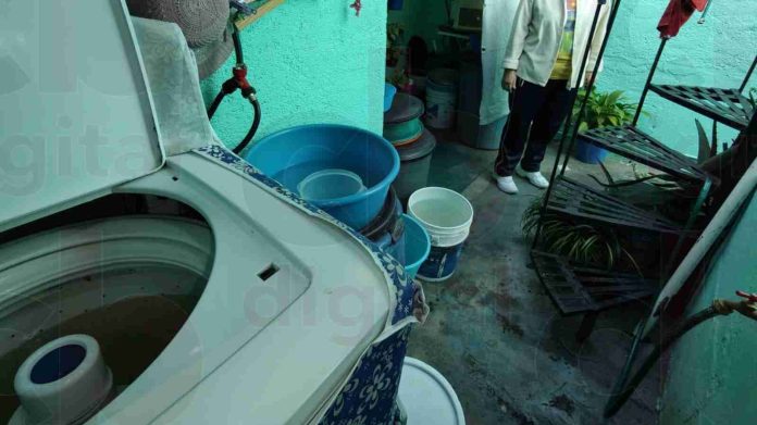 Agua contaminada llega a domicilios de vecinos en El Porvenir, en Morelia