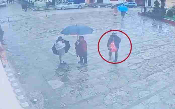 #Video: Asesinan a sacerdote en San Cristobal de las Casas, difunden momento exacto