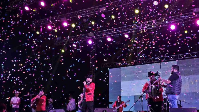 Los Originales de San Juan rompen récord de asistencia durante su presentación en Apatzingán