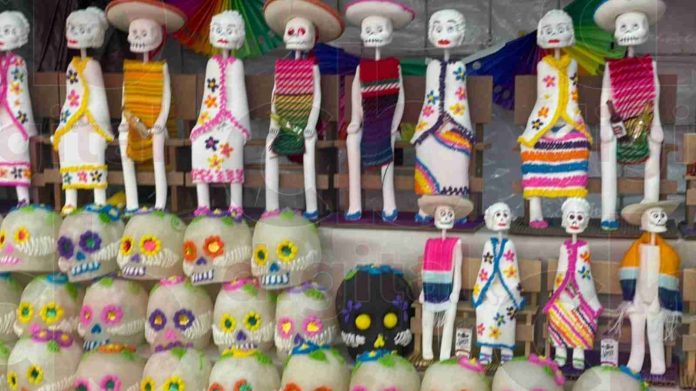 Comerciantes de cráneos y calaveritas de azúcar apenas vendieron un 40% este año
