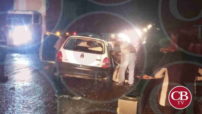 En intento de asalto balean a familia y conductor fallece