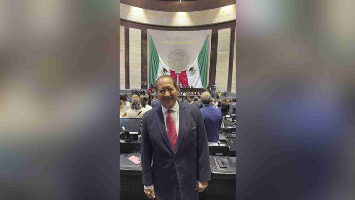 Leonel Godoy, al frente de la Comisión de Puntos Constitucionales de la Cámara de Diputados