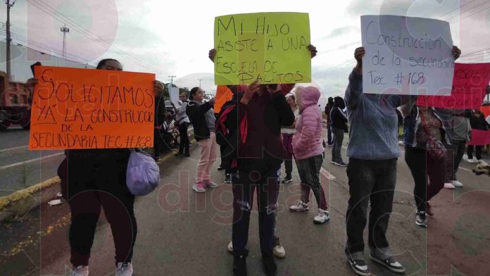 Secundaria de Morelia sin maestros