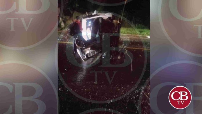 Destroza su auto en Pátzcuaro