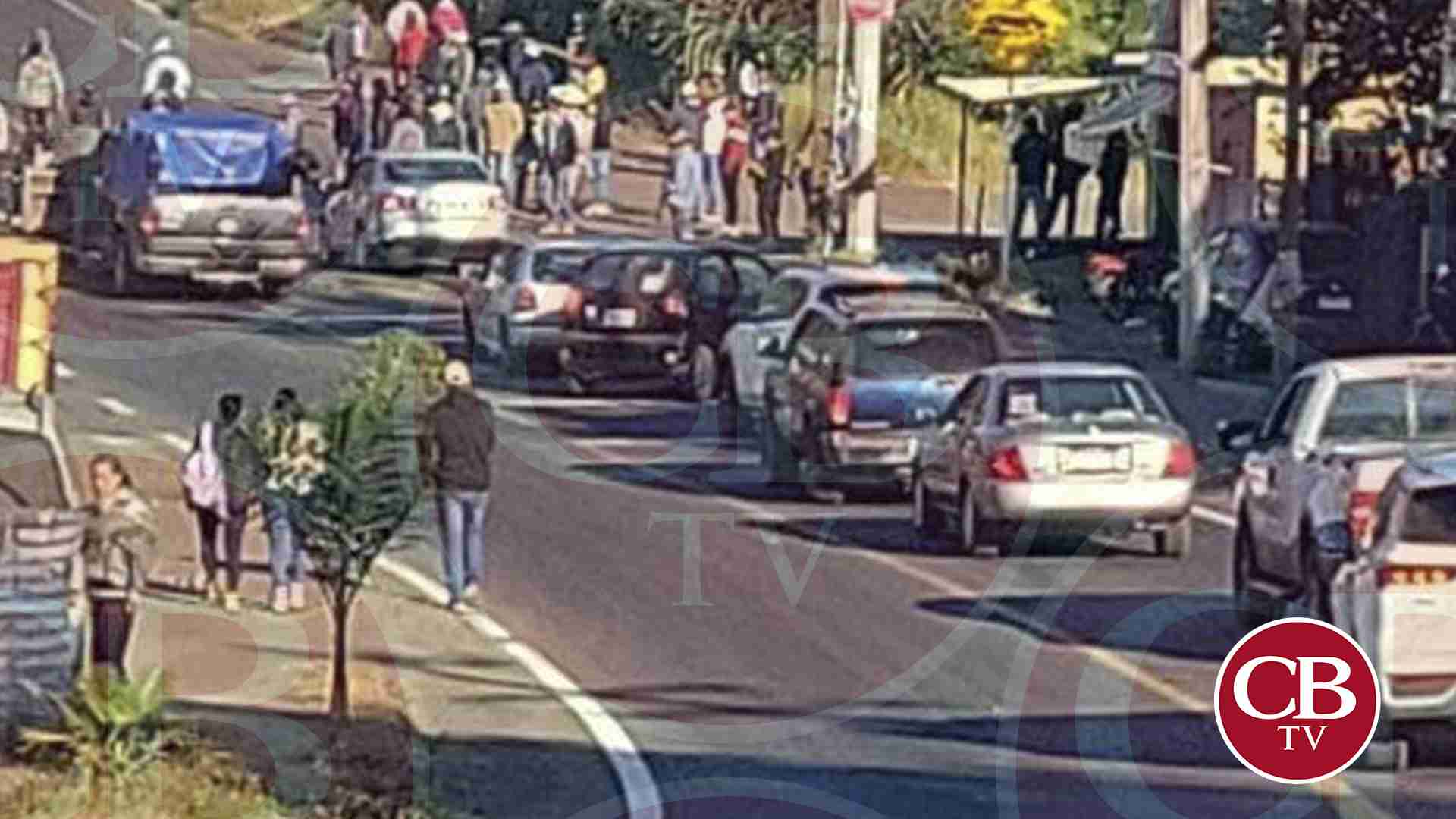 Bloquean carreteras Jacona-Tingüindin y Zamora-Zacapu Bloquean carreteras Jacona-Tingüindin y Zamora-Zacapu