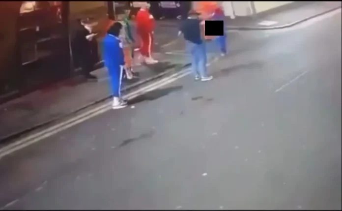 Hombre recoge cabeza humana al pensar que era decoración de Halloween