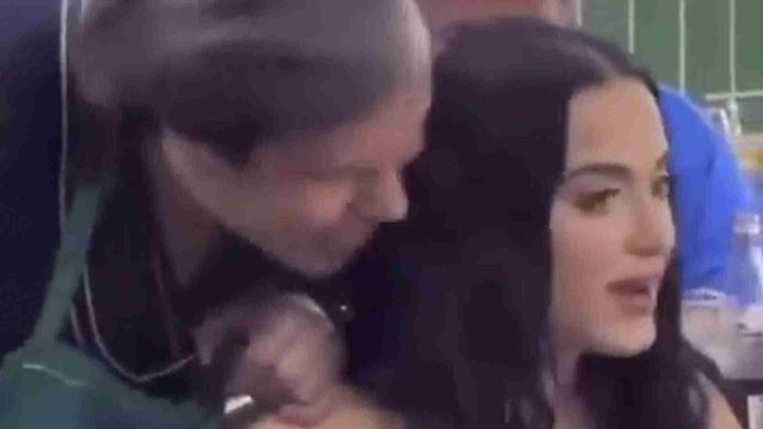Katy Perry sufre acoso en taquerías de CDMX
