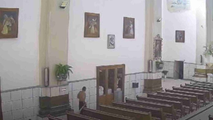 Roban figura de la Divina Infancia y escoba de San Martín de Porres en Puebla