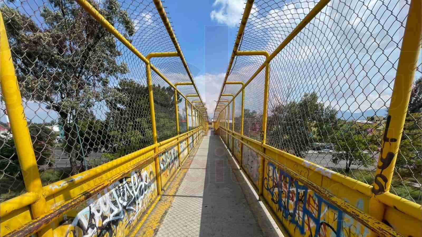Vecinos de la Justo Mendoza piden alumbrado público en el puente peatonal que cruza libramiento Vecinos de la Justo Mendoza piden alumbrado público en el puente peatonal que cruza libramiento