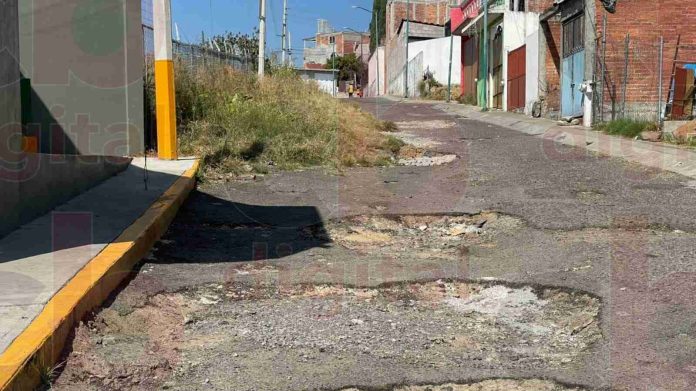Fraccionamientos de Tarímbaro con calles casi destruidas en su totalidad
