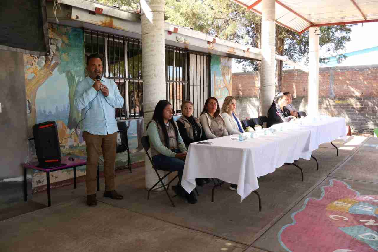 Inauguración de techado en el Jardín de Niños "Bertoldo Ochoa" en Tzenzenguaro Inauguración de techado en el Jardín de Niños "Bertoldo Ochoa" en Tzenzenguaro