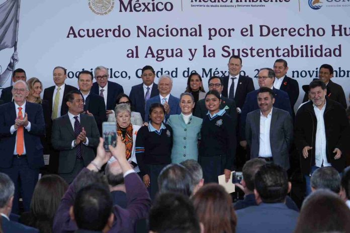 PRESIDENTA CLAUDIA SHEINBAUM REÚNE A GOBERNADORES DE TODOS LOS PARTIDOS, EMPRESARIOS, ACADEMIA Y DISTRITOS DE RIEGO PARA FIRMAR ACUERDO POR EL DERECHO HUMANO AL AGUA Y LA SUSTENTABILIDAD; SE INVERTIRÁN 9 MIL MDP PARA TECNIFICAR EL RIEGO