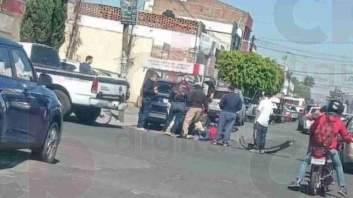Choque de moto y auto a unos pasos de la Monumental
