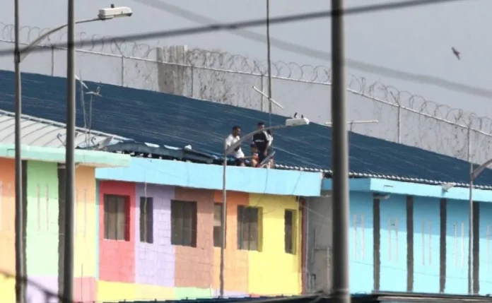 Enfrentamiento dentro de la cárcel en Ecuador deja 15 muertos y 14 heridos