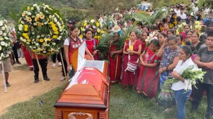 Sepultan a entrenador de niños de triquis, que murió asesinado a tiros