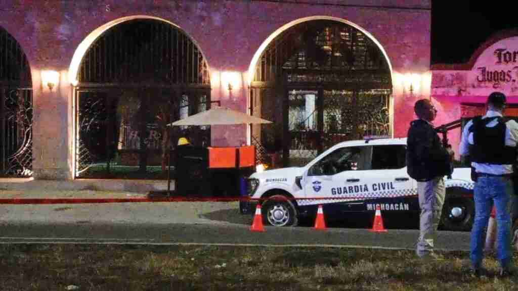 #VIDEO: Enfrentamiento armado en Pátzcuaro tras secuestro de empresario restaurantero #VIDEO: Enfrentamiento armado en Pátzcuaro tras secuestro de empresario restaurantero