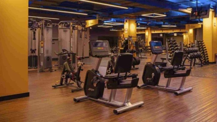 Graban a joven en los vestidores de un gimnasio en Veracruz