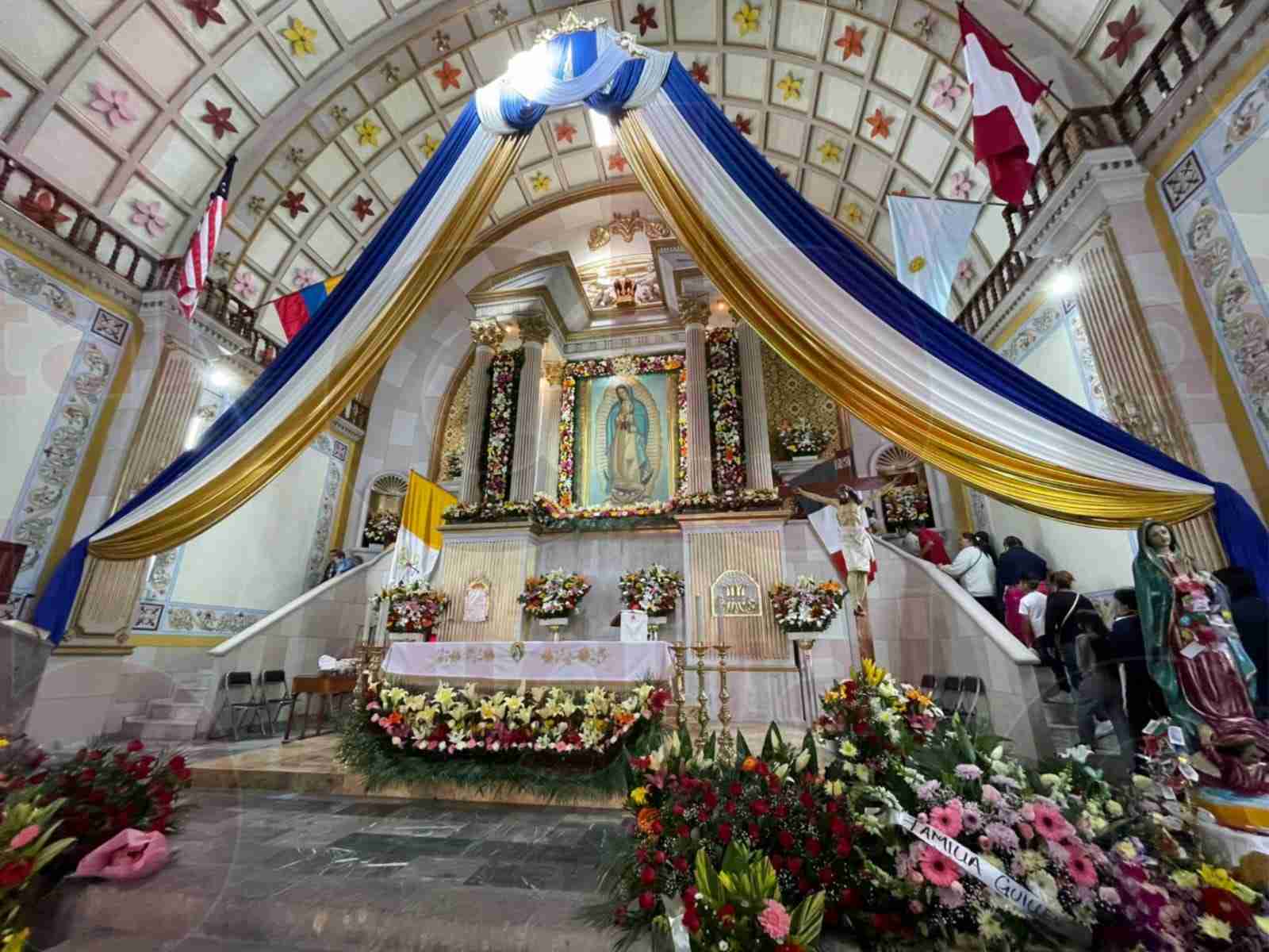 Morelianos acuden al Templo de Guadalupe para festejarla en su día. Morelianos acuden al Templo de Guadalupe para festejarla en su día.