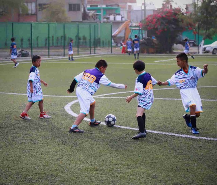 Gobierno de Morelia entrega uniformes a niñas y niños de 'Estrellas del Mañana'
