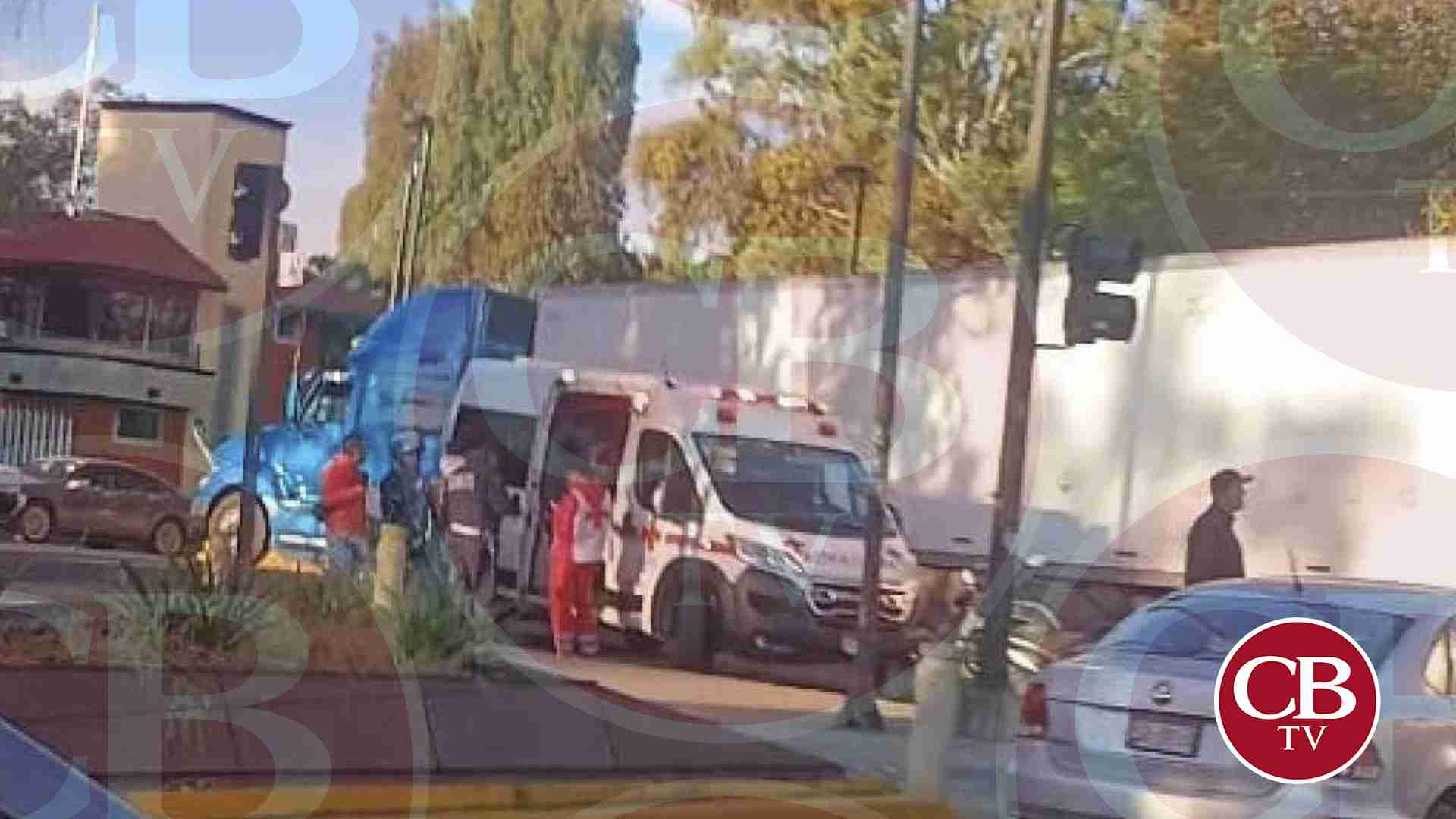 Tráiler deja herido a motociclista en Morelia Tráiler deja herido a motociclista en Morelia
