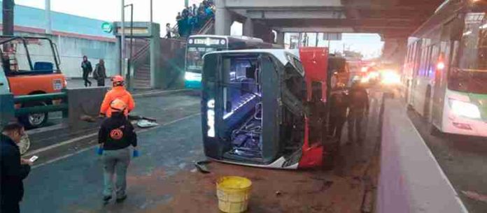 Volcadura de camión deja 9 lesionados en Guadalupe, Nuevo León