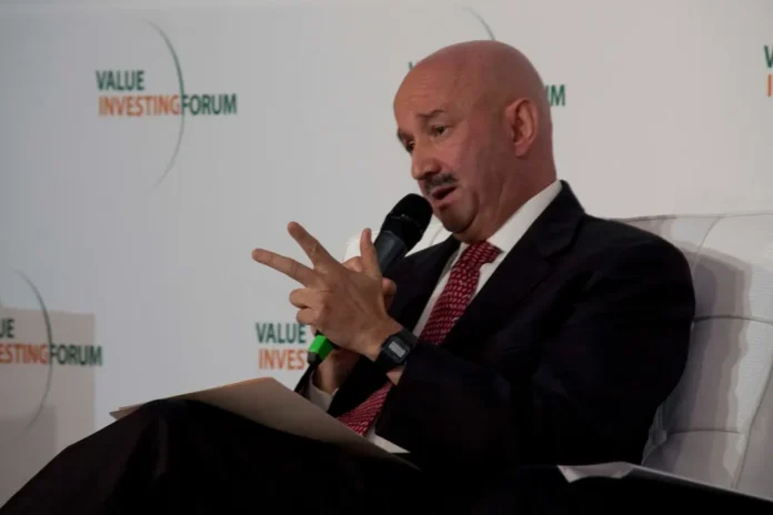 Mediante un podcast Salinas de Gortari se declara 