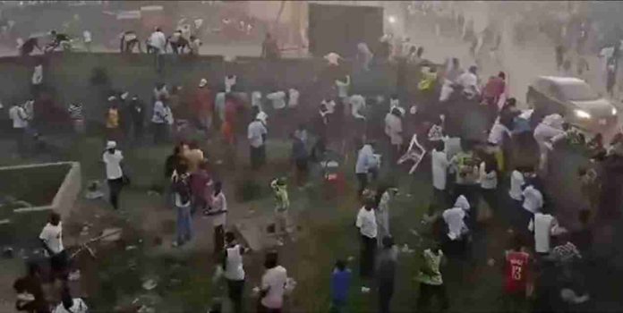 #Video: Estampida humana en partido de fútbol deja 56 muertos