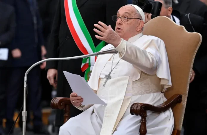 El papa Francisco esta a la espera de una solución política en Siria