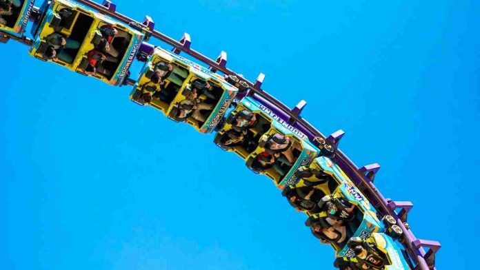 #VIDEO: Joven se desvanece y muere tras bajar de atracción en Six Flags