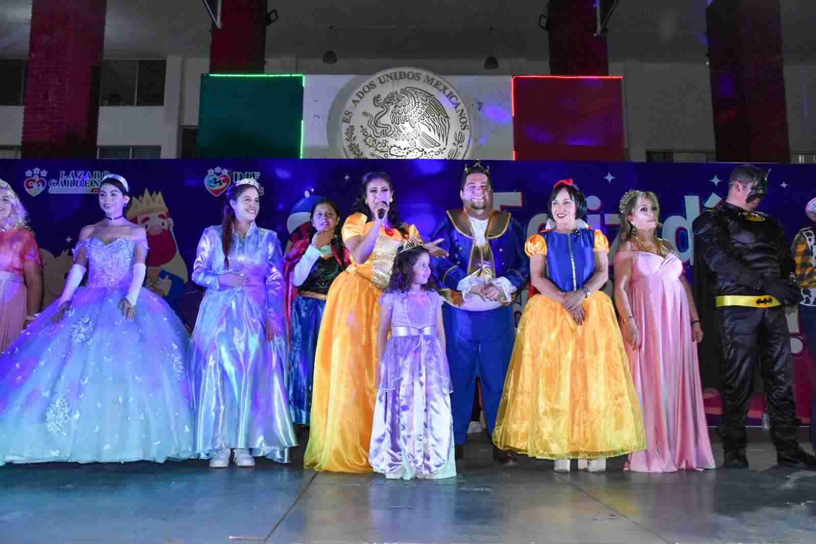 Familias Disfrutan del Festival Del Día de Reyes Familias Disfrutan del Festival Del Día de Reyes
