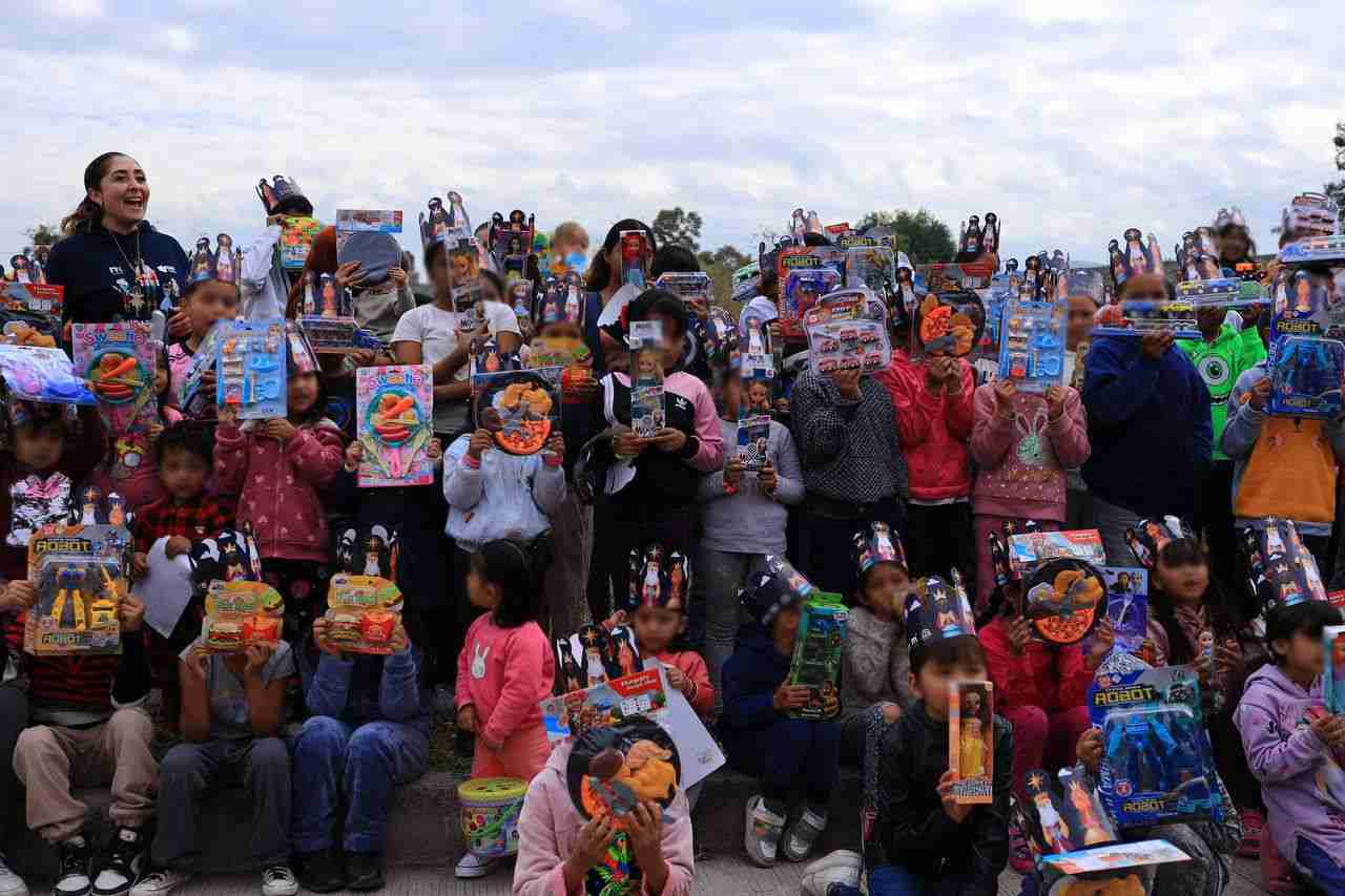DIF de Morelia lleva alegría y regalos de los Reyes Magos a niñas y niños DIF de Morelia lleva alegría y regalos de los Reyes Magos a niñas y niños