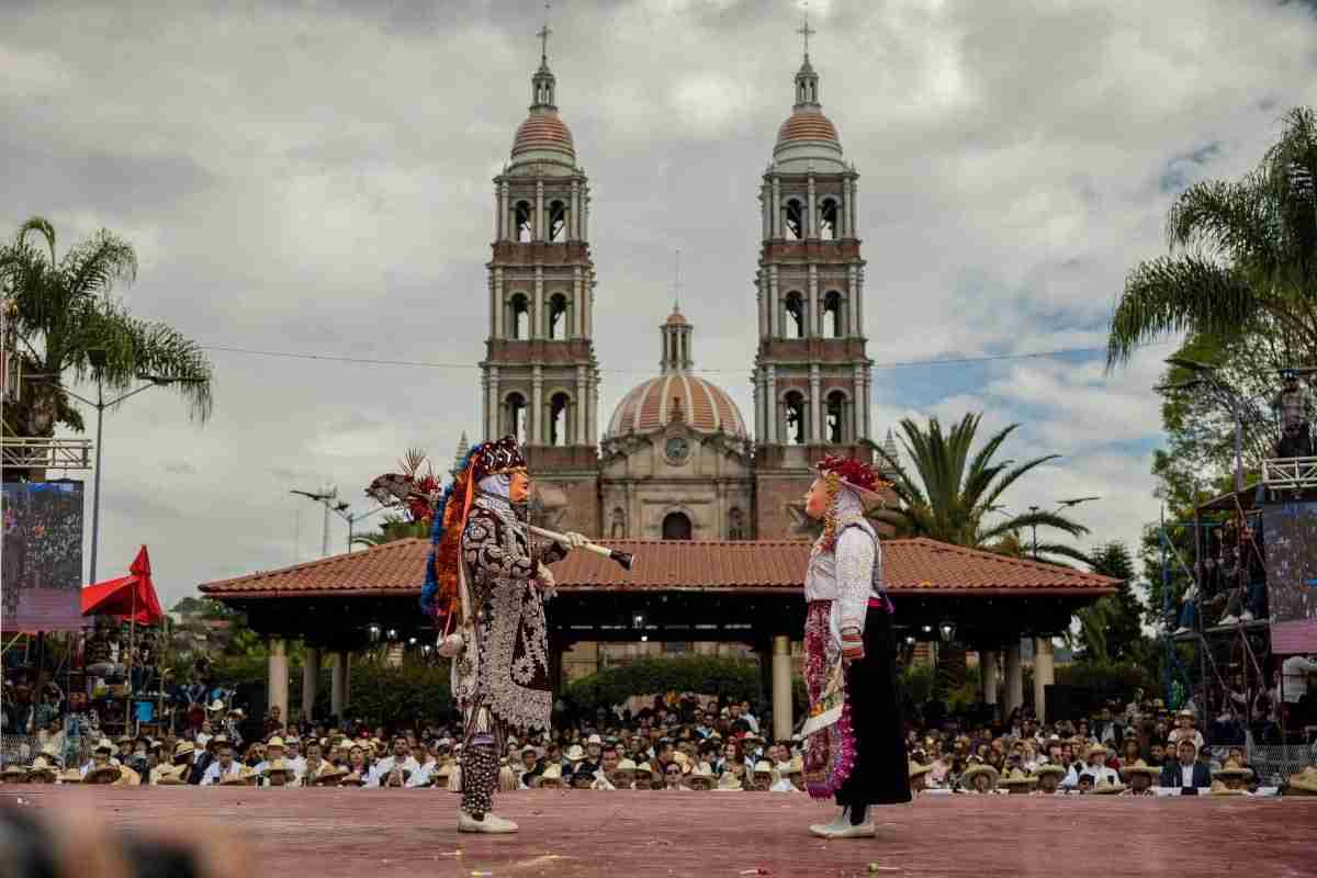 Danza de los kúrpites maravilla a turistas en Nuevo San Juan Parangaricutiro Danza de los kúrpites maravilla a turistas en Nuevo San Juan Parangaricutiro