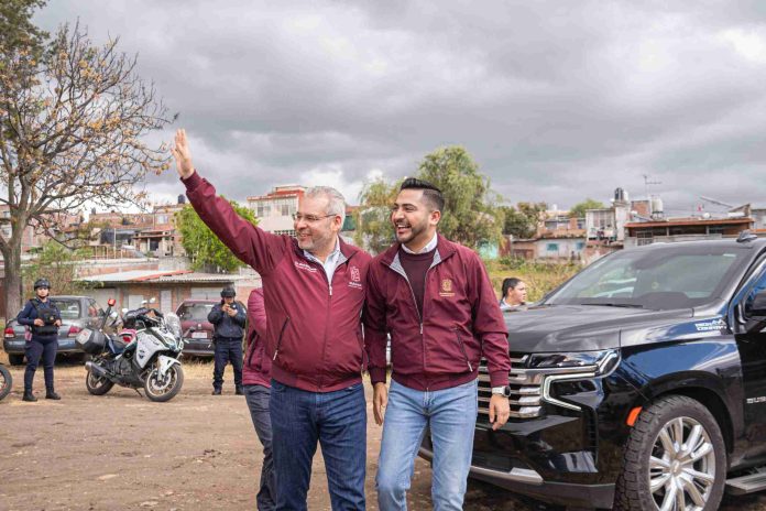 Atiende Alexis Velázquez junto al gobernador Alfredo Ramírez Bedolla, peticiones de huandacarenses