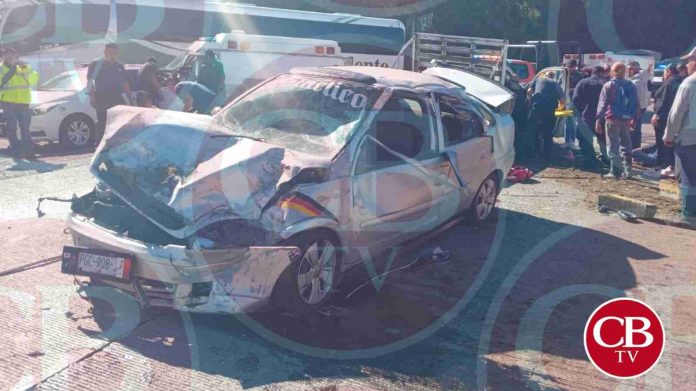 6 heridos en Zitácuaro deja brutal choque de autos en Zitácuaro