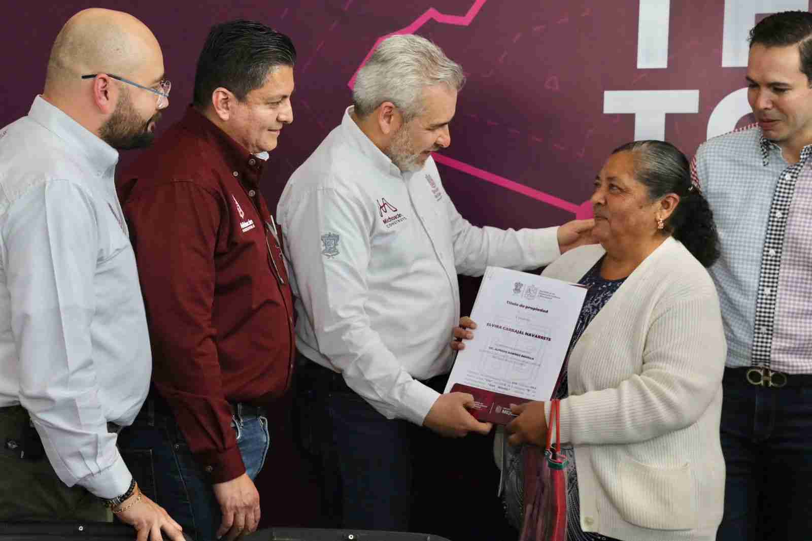 En Sahuayo, atiende Bedolla solicitudes ciudadanas para el desarrollo En Sahuayo, atiende Bedolla solicitudes ciudadanas para el desarrollo