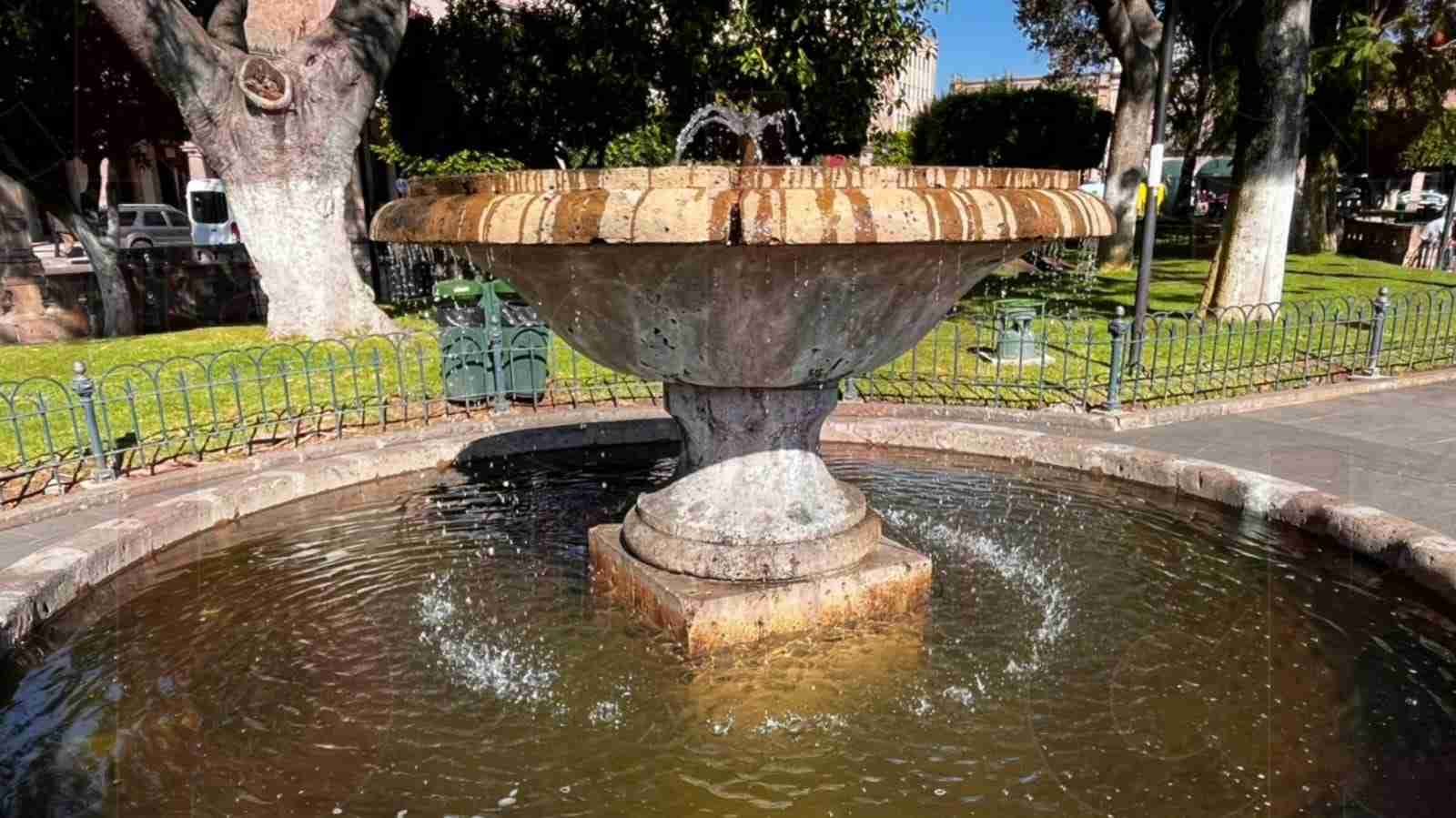 Basura en fuentes de agua: Un problema que afecta la Imagen de Morelia Basura en fuentes de agua: Un problema que afecta la Imagen de Morelia