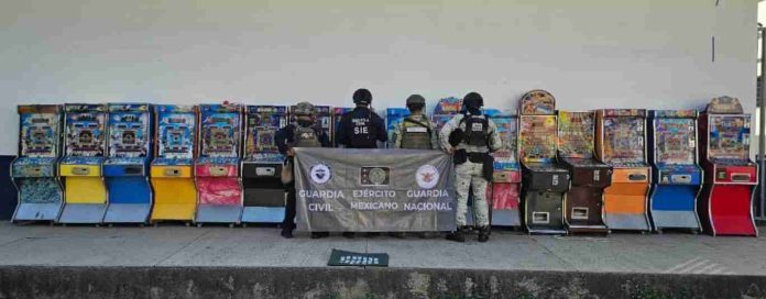 Decomisan 16 máquinas tragamonedas y droga en Apatzingán: SSP
