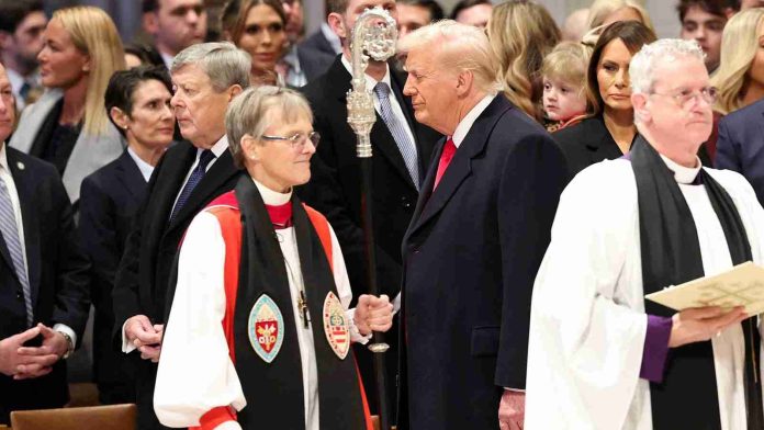 Trump exige disculpas a obispa episcopaliana por sus comentarios durante ceremonia religiosa