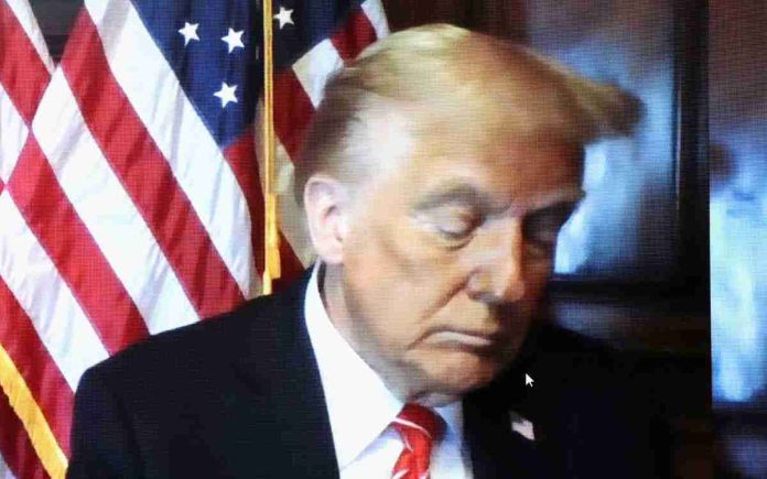 El presidente electo de Estados Unidos, Donald Trump, se convirtió este viernes en el primer presidente del país con una condena penal en su historial tras ser sentenciado a 