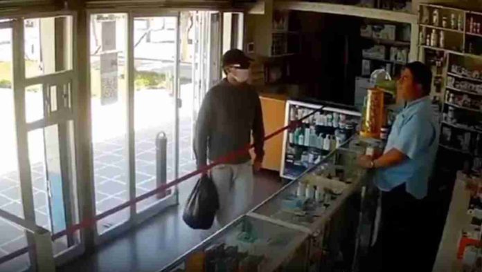 Cámaras de seguridad captan violento asalto en farmacia