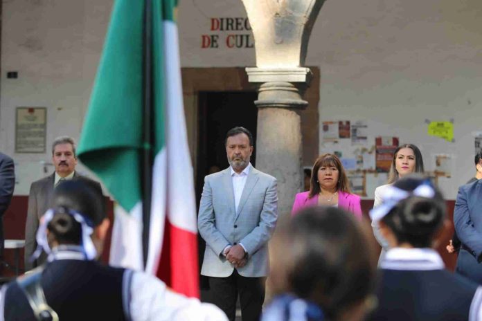 Julio Arreola encabeza conmemoración del Día de la Bandera con orgullo y unidad