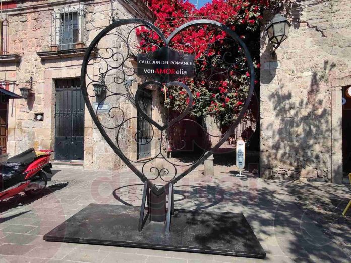 Corazón de Hierro es recolocado en Callejón del Romance