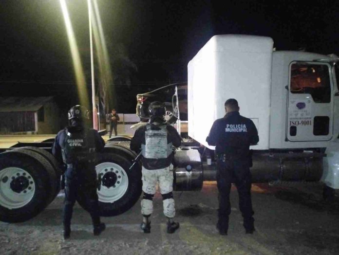 En Zitácuaro, se aseguraron a tres adolescentes y dos vehículos con reporte de robo: SSP