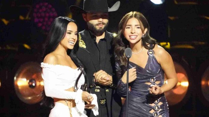 Ángela Aguilar dedica discurso a los migrantes en los premios Lo Nuestro