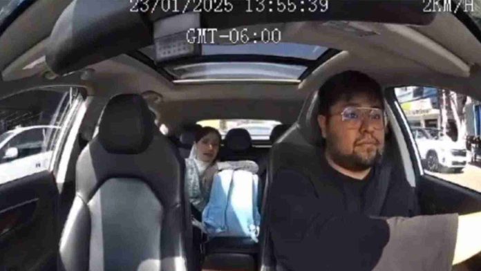 Mujer amenaza a conductor de taxi de aplicación con falsa denuncia por acoso